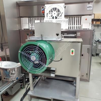 China Automatic Garlic Clove Breaking Machine Stainless Steel Garlic Separating Machine Garlic Splitter Peel Machine for sale