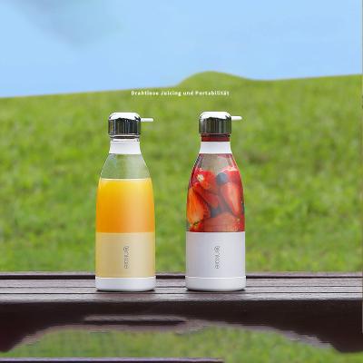 China New Product Outdoor Radio Charging Electric / Rechargeable Portable Mini Fruit Juicer for sale