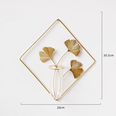 China Interior Drainage Wall Art Tableau Nordic Gold Ornaments Decor Metal Maple Leaf Crystal Art Modern Home Accessory for sale