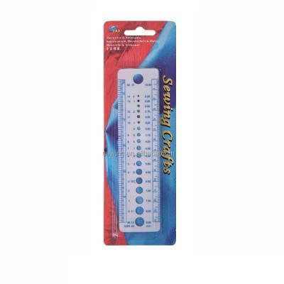 China Eco-friendly Plastic Knitting Measuring Tools Diameter Ruler Knitting Needle Gauge for sale