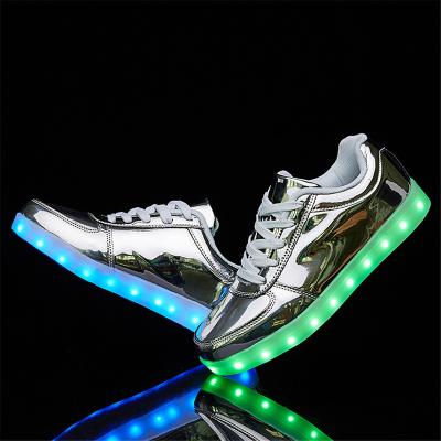 China Unisex Fashion Trend LED Light Shoes Low Top Sneakers Flashing Shoes For Teens Men Women With USB Charging Glowing Luminous Shoes for sale