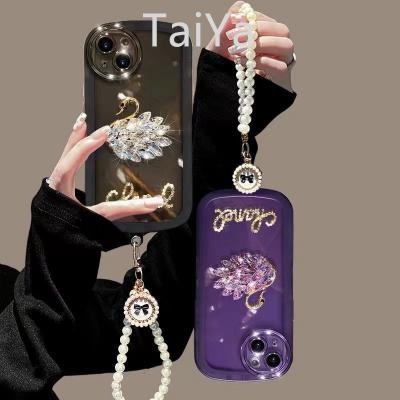 China luxury cove cell phone case lucency swan bead bracelet rhinestone taiya creativity custom shockproof shockproof phone accessories for sale