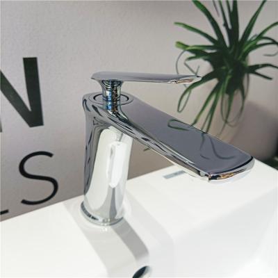 China Factory Direct Selling Chrome Bathroom Basin Faucet Single Lever Basin Water Mixer Tap Faucet Thermostatic Water Mixer Brass Material for sale