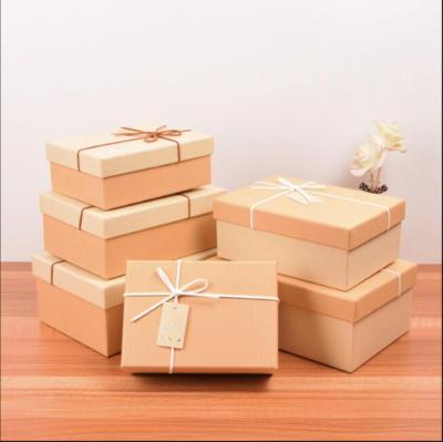 China Recycled Materials Hot Sale Customized Merry Christmas Favor Box for sale