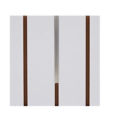 China Easy White 18Mm Melamine Laminated MDF Board Slotted Wall Panel 4*8 Melamine Laminated Board For Mall zu verkaufen