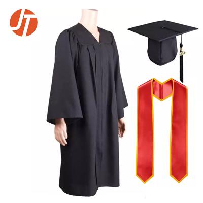 China Classic Bachelor Gown Unisex Graduation Gown with Hat Tassel and Year Charm, for sale