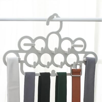 China Japan KM Sustainable Universal Silk Hook Link Holder Scarf Hanger Belt Belt Belt Hanger for sale