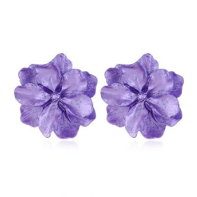 China 2020 New Design Vintage Vintage Resin Flower Women Acrylic White Purple Flower Holiday Stud Earrings for sale