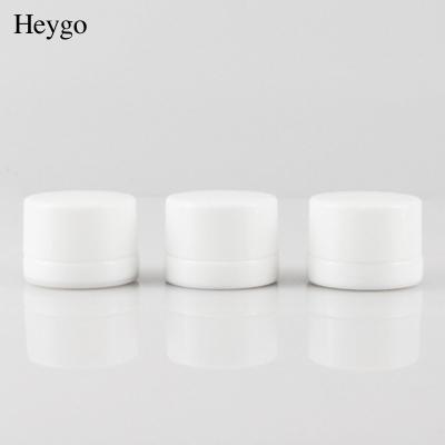 China Smooth Clear Fast Delivery Small Bottle White Glass Jar With Child Resistant Lid 1 Ounce Bulk Empty Glass Jars HYG JAR 004 for sale