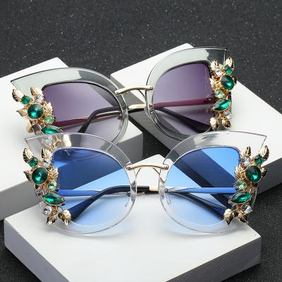 China 2021 New Fashion Style Diamond Luxury Cat Eye Women's Sunglasses Sun Glasses Shape Frame Oversized Flower UV Protection Eyewear for sale