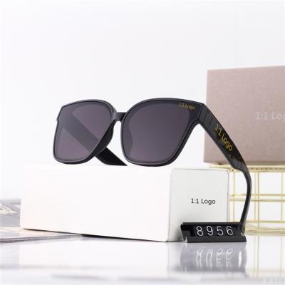 China Fashion Sunglasses 2022 Wholesale Famous Shades Square Women Luxury Designer Letter Brand Sunglasses With Box for sale