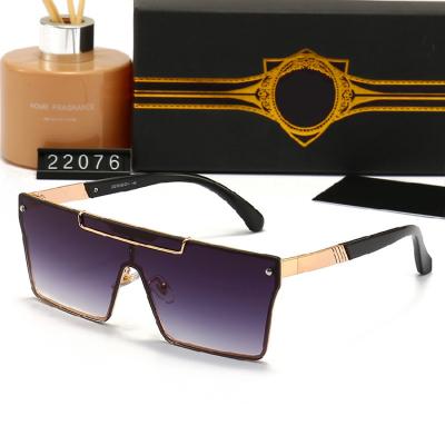 China 2023 New Square Fashion Square Sunglasses Women Vintage Sun Shading Lenses With Logo On Glass And Temple 22076 UV400 for sale