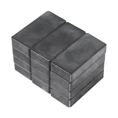 China 12Pcs cuadrado Ferrite Magnetos Bloques Cerámicos Magneto Rectangular Magnetismo fuerte en venta