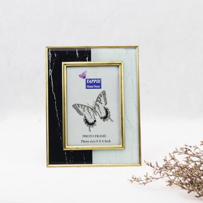 China 2022 fashion black and white marble photo frame portable glass adornment high quality hand made for sale