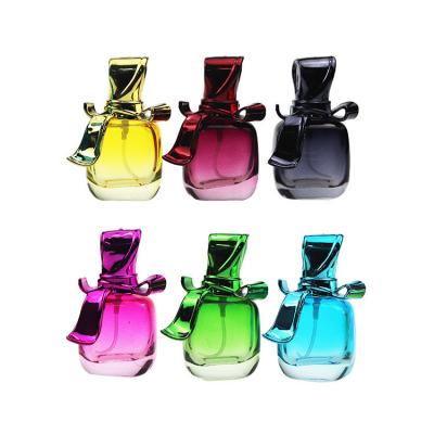 China Botellas de perfume de cristal modernas durables, botellas de perfume vacías herméticas 50ml en venta