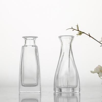 China Large Glass Empty Oil Diffuser Bottles Multiscene Practical Odorless for sale