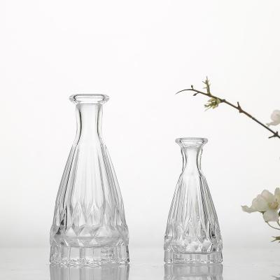 China Washable Crystal Diffuser Glass Bottles With Caps Transparent Practical for sale