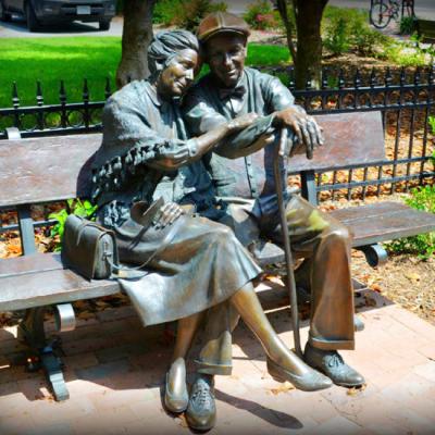 China Europe Old Man And Woman Chair Statue Couple Bronze Sitting Statue Old for sale