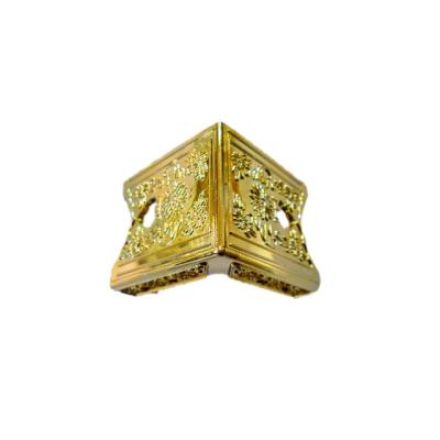 China 6218 European Style Coffin Corner Corner Clips In Gold Color With Plastic Material for sale