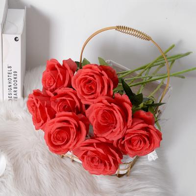 China 70% Polyester Fabric + 15% Plastic + 15% Yarn AMK Silk Rose Head Artificial Rose Flower Different Colors Bundle for sale