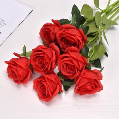 China 70% Polyester Fabric + 15% Plastic + 15% Yarn AMK Low Price Rose Artificial Silk Rose Flowers Silk Fabrics for sale