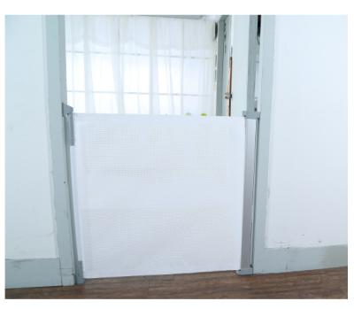 China Easy Install Ready To Ship White Mesh Safety Protection Door Gate Pet Fence Guard for sale