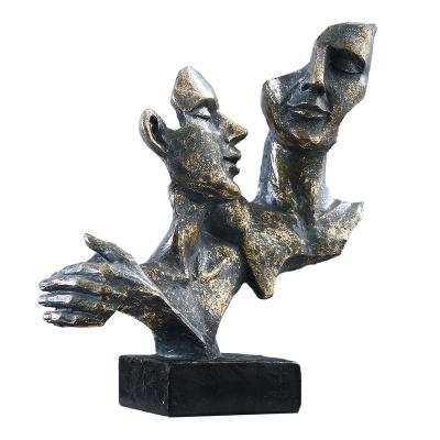 China Creative Nordic Europe Style Vintage Statue Abstract Art Couples Embrace Sculpture Home Decoration Living Room Resin Open Office Decor for sale