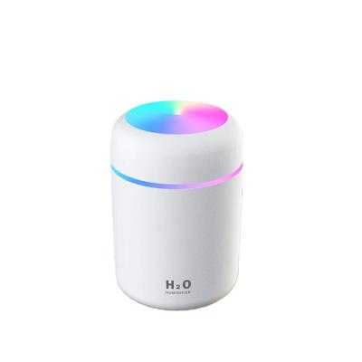 China Portable Mini 300ML H2o Car Spray Mist Dual Aroma Essential Oil Diffuser USB Car Air Wet Ultrasonic Humidifier LED Light for sale