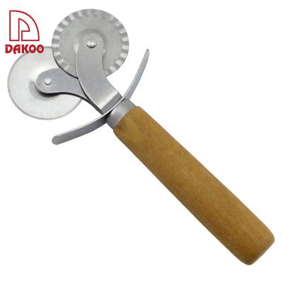 Chine Household Baking Cake Tool Double Roller Pizza Wheel Knife With Wood Handle à vendre