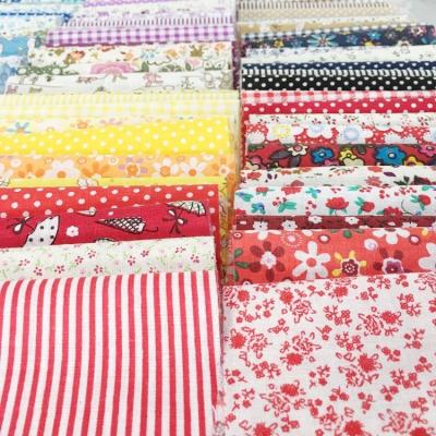 China Breathable Printed Fabric Fits Fat Quarters Fabric Precut Sewing Patchwork Scrap Christmas Fabric Snowflake Quilting Custom Free 20pcs for sale