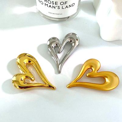 China Other wholesale women gold heart brooches decorative pin for costumes for sale