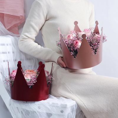 China Waterproof Round Crown Rose Flower Box Valentine's Bouquet Packing Arrangements Disposable Luxury Mom's Box for sale