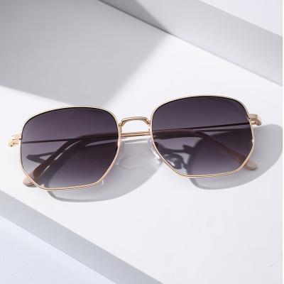 China Internet Celebrity Recommend Vintage Gradient Lens Alloy Square Frame Gold Frame Sunglasses Men Unisex for sale