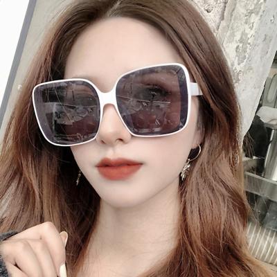 China Exquisite Item Classic High End Material High Quality Products PC Frame Rectangle UV400 Women Sun Glasses Fit Oversized Sunglasses for sale