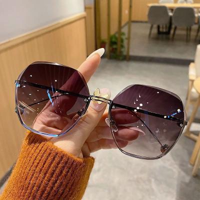 China Internet Celebrity Recommend Alloy Frame Round Cut Lens Women New Arrivals Tinted Rimless Sunglasses 2021 for sale