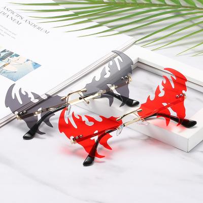 China Cosplay Party Decorative Eyewear Single Cut Wasted Glass Big Frame Sunglasses Decorative Sun Glasses For Ladies Men for sale