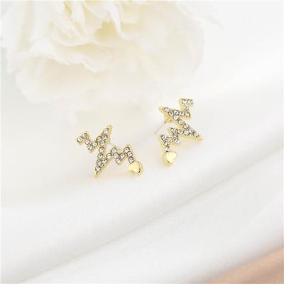 China Small Earrings Women High Quality Portable Fashionable Jewelry Decor Stud Diamond Stud Earrings for sale