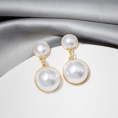 China Gold Plated Alloy Stud Earrings Dangle High Quality Vintage Women Engagement Pearl Jewelry Earrings for sale