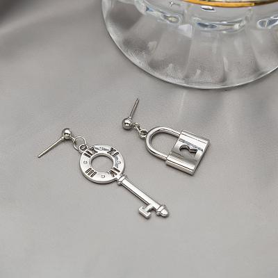 China High quality most popular unique design asymmetrical earring locks single earring key for ladies for sale