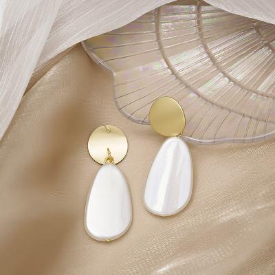 China High quality creative design drop white acrylic earrings personalized exquisite earrings for women for sale