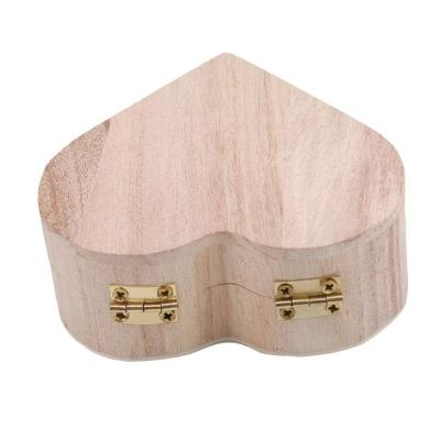 China Diy Handmade Wholesale Customization Crafts Projects Blank Small Unfinished Heart Shaped Wooden Box for sale