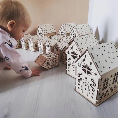 China Handmade Wholesale Custom Cute Christmas Gifts Small Assembly Wooden Room Decorations for sale