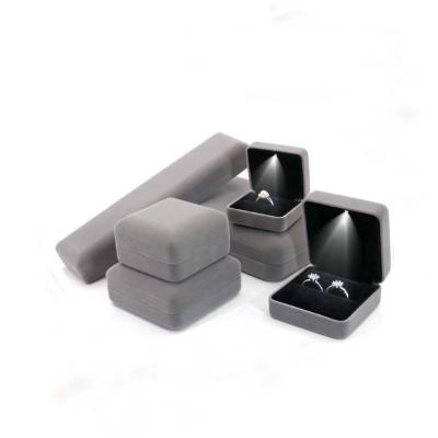 China Recycle New Product Custom Luxury Wedding Velvet Velvet Led Upright Jewelry Box for sale