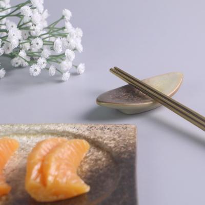 China Viable Hotel Ceramic Japanese Chopsticks Stand Retro Chopstick Custom Sushi Tableware Creative Rack Tableware Wholesale for sale