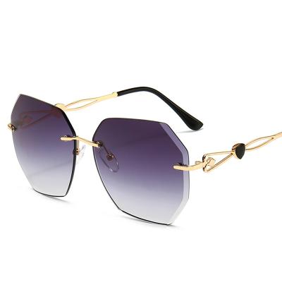 China 2022 fashion newcomers fashion trend ladies sunglasses rimless gradient sunglasses women for sale