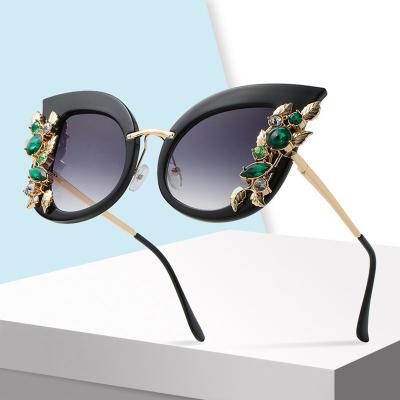 China 2022 New Fashion Sunglasses Fashion Glass Diamond Inlaid Oversized Frame Sunglasses Butterfly Frame Women's Sunglasses for sale