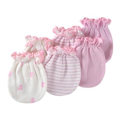 China Breathable Cotton Infant Mittens and Socks for Teething Babies Custom Design Newborn Baby Mittens 0-3M for sale