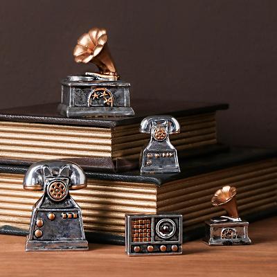 China Europe retro telephone mini resin coffee bar porch furnishings European-style nostalgic home decoration ornaments for sale