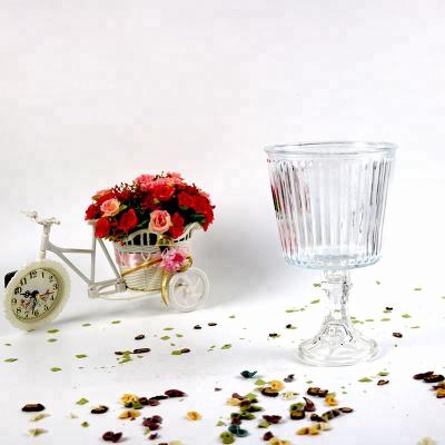 China Beautiful Custom Glass Empty Home Decoration Home Decor Candle Jars With Glass Holder for sale