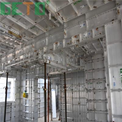 Κίνα Lower Cost Plastic Building Construction High Efficiency Concrete Wall Forms With Longitudinal Reinforcement προς πώληση